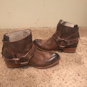 Freebird Santiago Bootie in Rust sz 8 worn 3x
